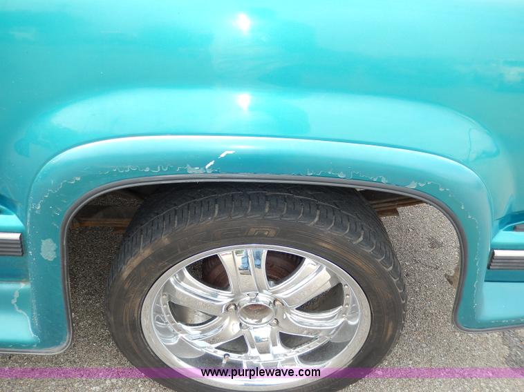 image for item H9591 1994 GMC Sierra 1500 SLE Club Cab pickup truck