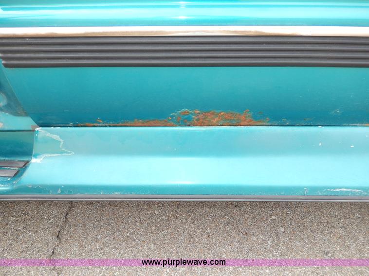 image for item H9591 1994 GMC Sierra 1500 SLE Club Cab pickup truck