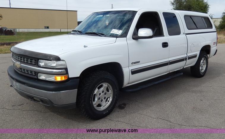 image for item H9592 2001 Chevrolet Silverado 1500 LS Z71 Off-Road pickup truck