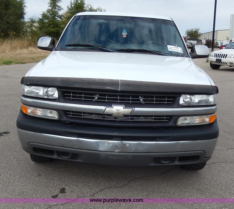 image for item H9592 2001 Chevrolet Silverado 1500 LS Z71 Off-Road pickup truck