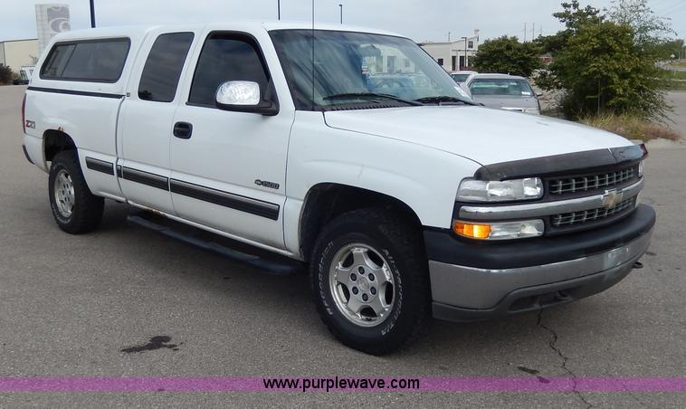 image for item H9592 2001 Chevrolet Silverado 1500 LS Z71 Off-Road pickup truck