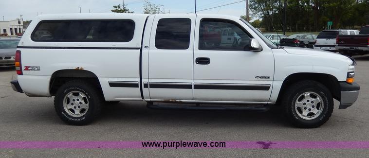 image for item H9592 2001 Chevrolet Silverado 1500 LS Z71 Off-Road pickup truck