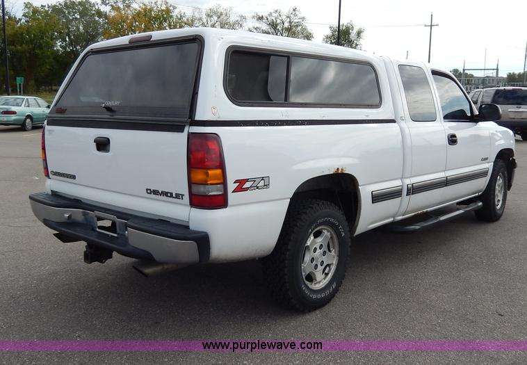 image for item H9592 2001 Chevrolet Silverado 1500 LS Z71 Off-Road pickup truck