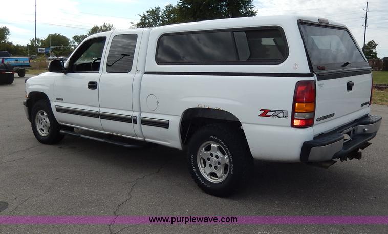 image for item H9592 2001 Chevrolet Silverado 1500 LS Z71 Off-Road pickup truck