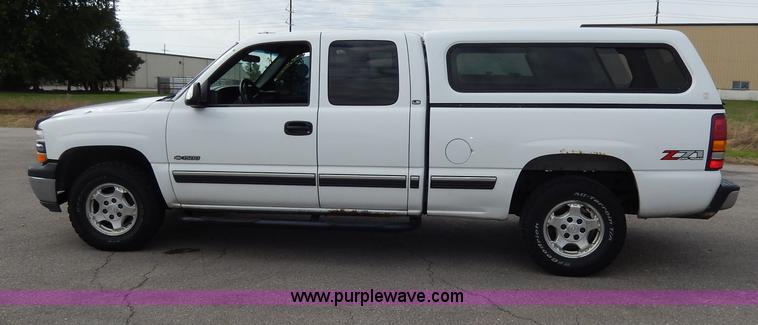 image for item H9592 2001 Chevrolet Silverado 1500 LS Z71 Off-Road pickup truck