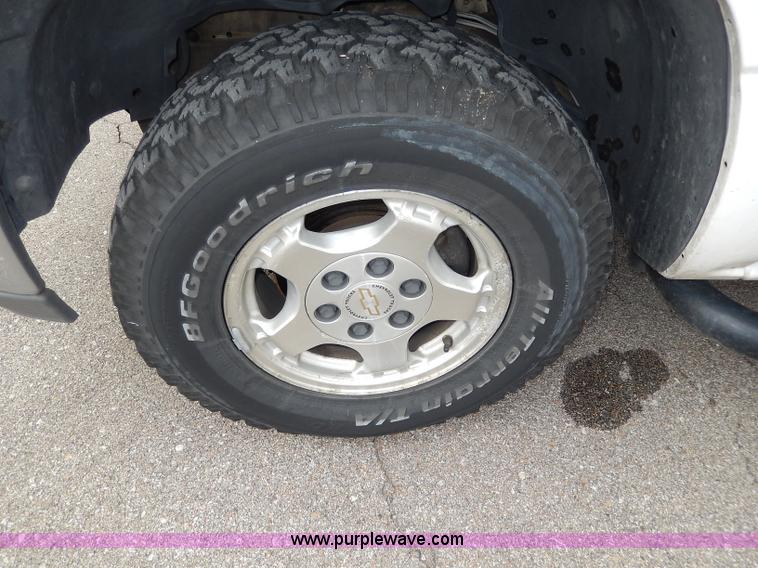 image for item H9592 2001 Chevrolet Silverado 1500 LS Z71 Off-Road pickup truck