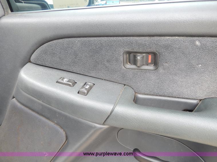 image for item H9592 2001 Chevrolet Silverado 1500 LS Z71 Off-Road pickup truck