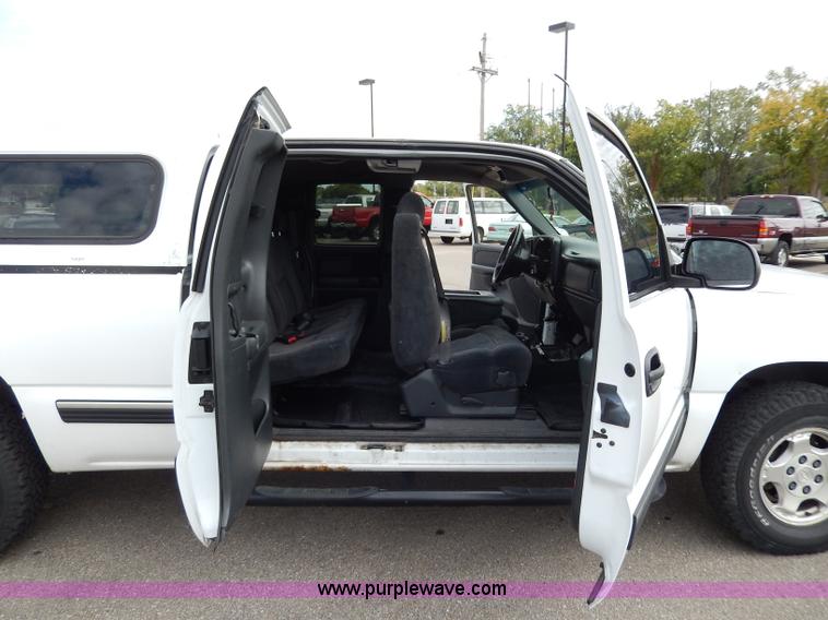 image for item H9592 2001 Chevrolet Silverado 1500 LS Z71 Off-Road pickup truck