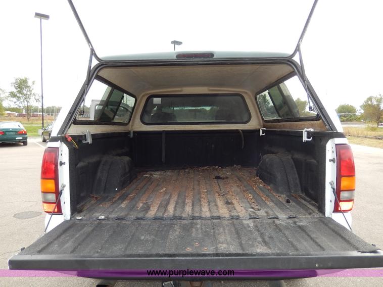 image for item H9592 2001 Chevrolet Silverado 1500 LS Z71 Off-Road pickup truck