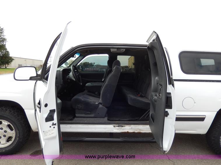 image for item H9592 2001 Chevrolet Silverado 1500 LS Z71 Off-Road pickup truck