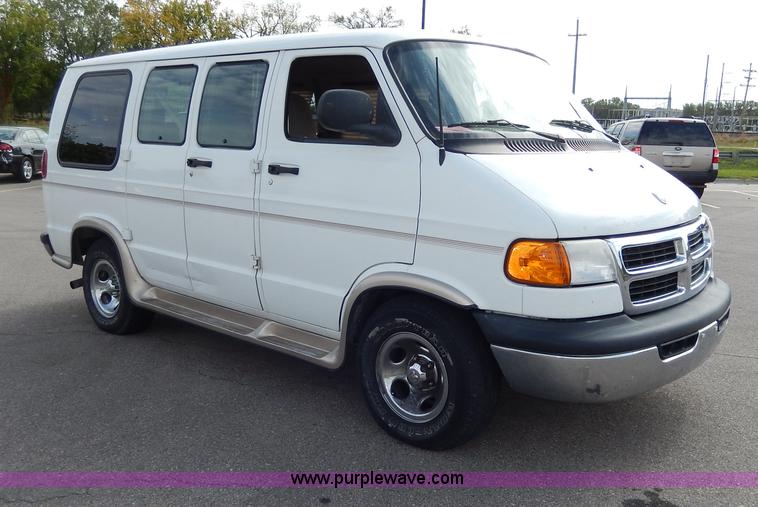 image for item H9593 2001 Dodge Ram 1500 Regency van