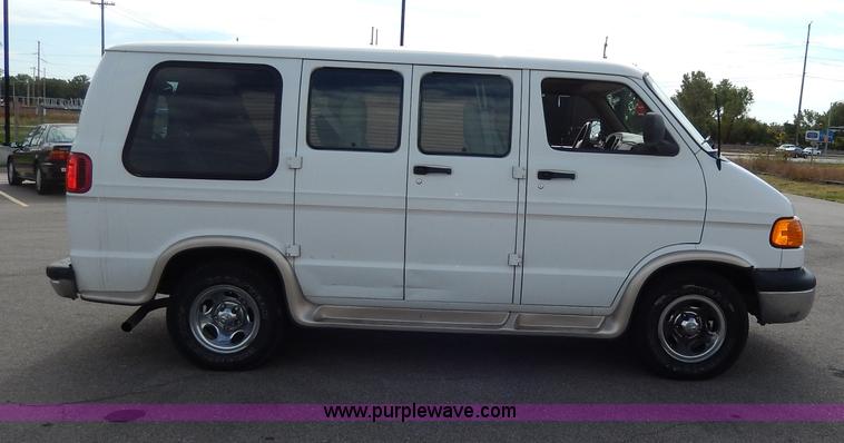 image for item H9593 2001 Dodge Ram 1500 Regency van