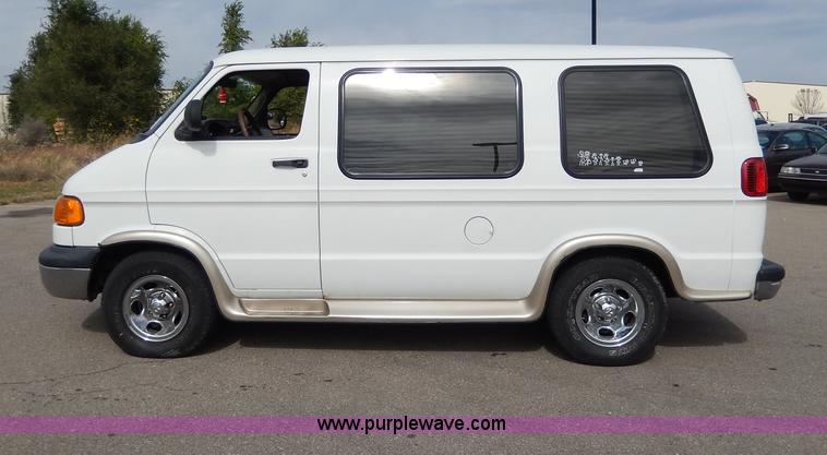 image for item H9593 2001 Dodge Ram 1500 Regency van