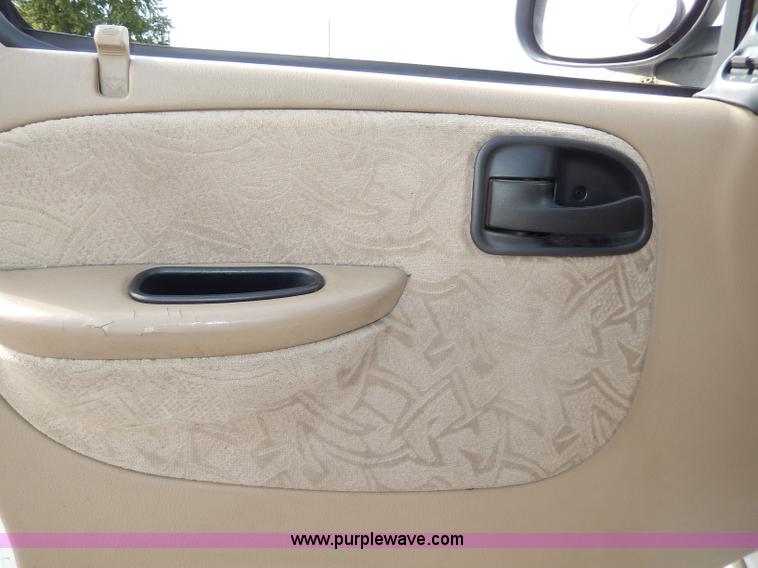 image for item H9593 2001 Dodge Ram 1500 Regency van