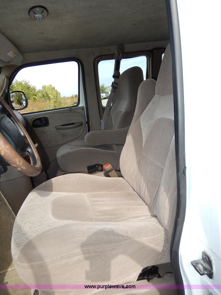 image for item H9593 2001 Dodge Ram 1500 Regency van