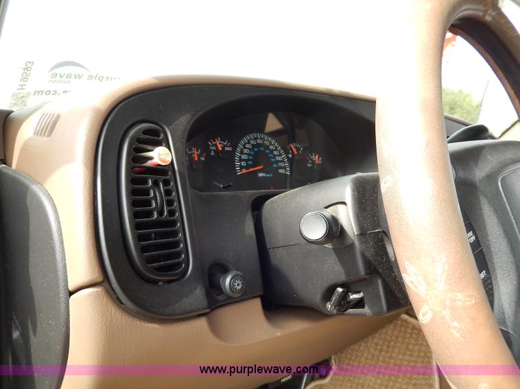 image for item H9593 2001 Dodge Ram 1500 Regency van