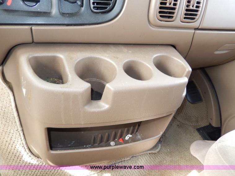 image for item H9593 2001 Dodge Ram 1500 Regency van