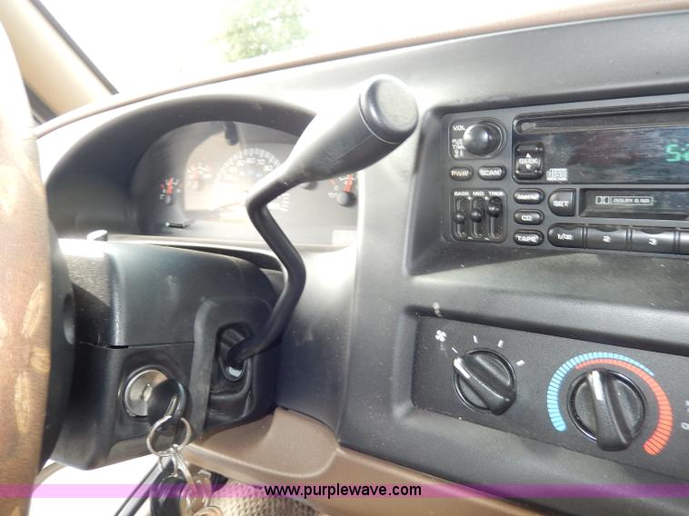 image for item H9593 2001 Dodge Ram 1500 Regency van