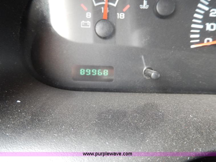 image for item H9593 2001 Dodge Ram 1500 Regency van