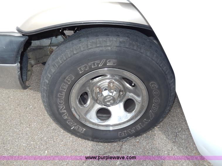 image for item H9593 2001 Dodge Ram 1500 Regency van