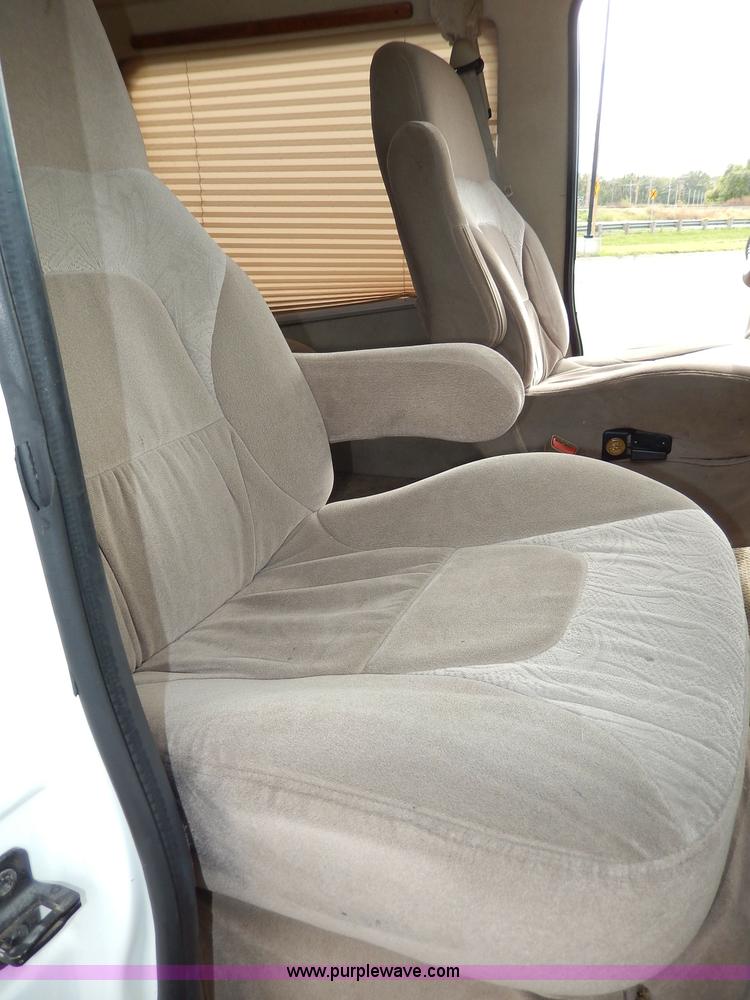 image for item H9593 2001 Dodge Ram 1500 Regency van