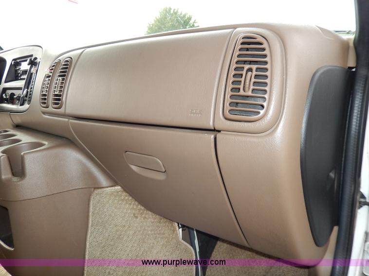 image for item H9593 2001 Dodge Ram 1500 Regency van