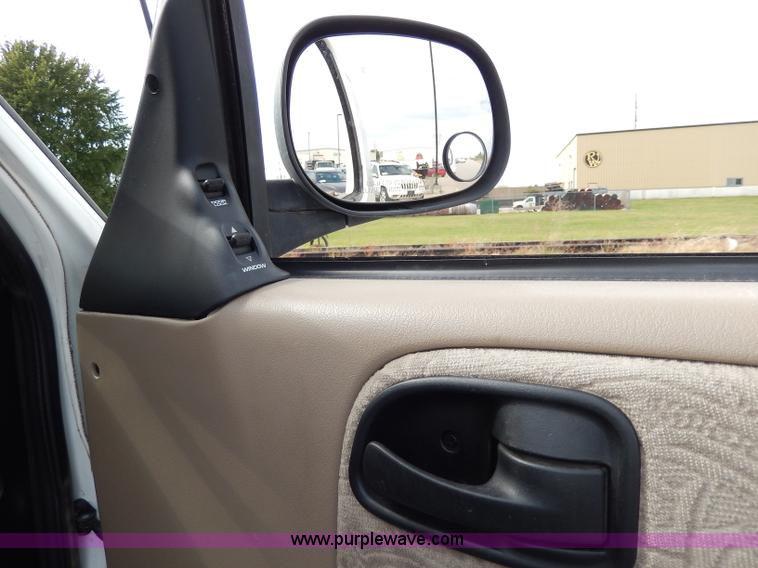 image for item H9593 2001 Dodge Ram 1500 Regency van