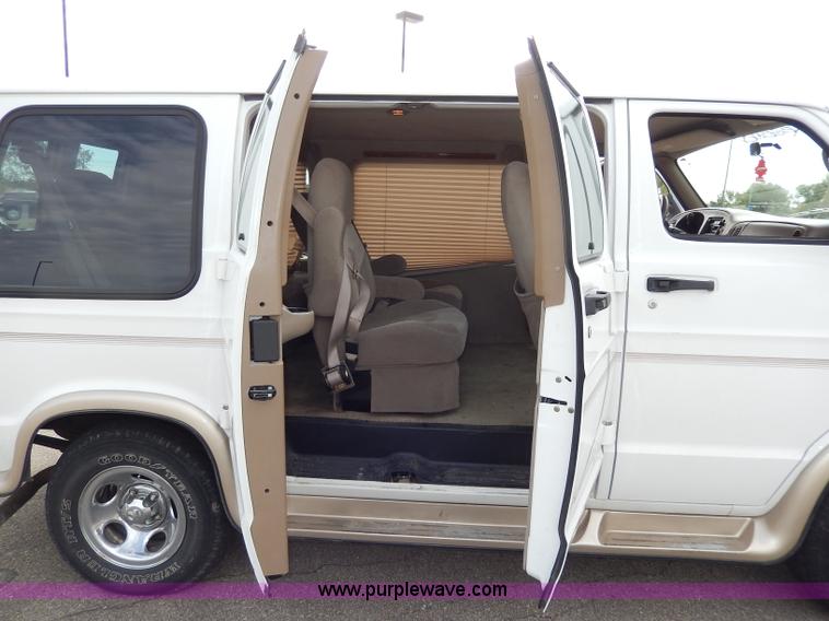image for item H9593 2001 Dodge Ram 1500 Regency van