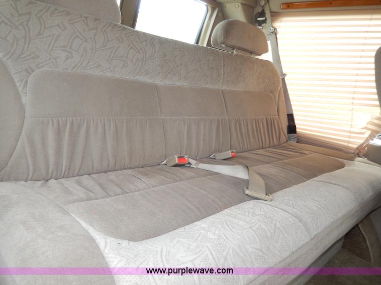 image for item H9593 2001 Dodge Ram 1500 Regency van