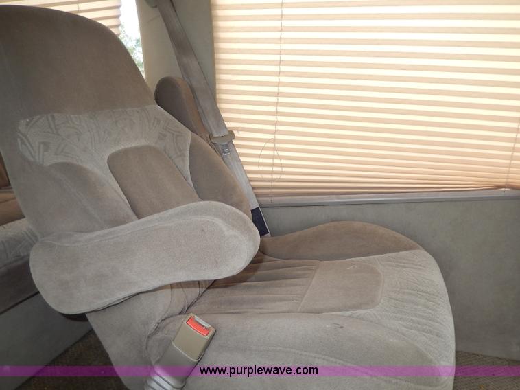 image for item H9593 2001 Dodge Ram 1500 Regency van