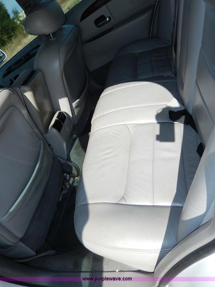 image for item H9595 2001 Lincoln Town Car Executive