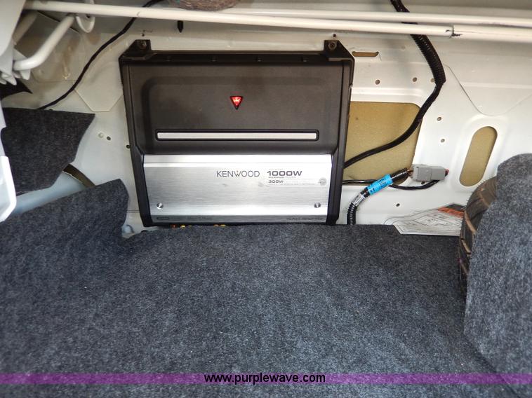 image for item H9595 2001 Lincoln Town Car Executive