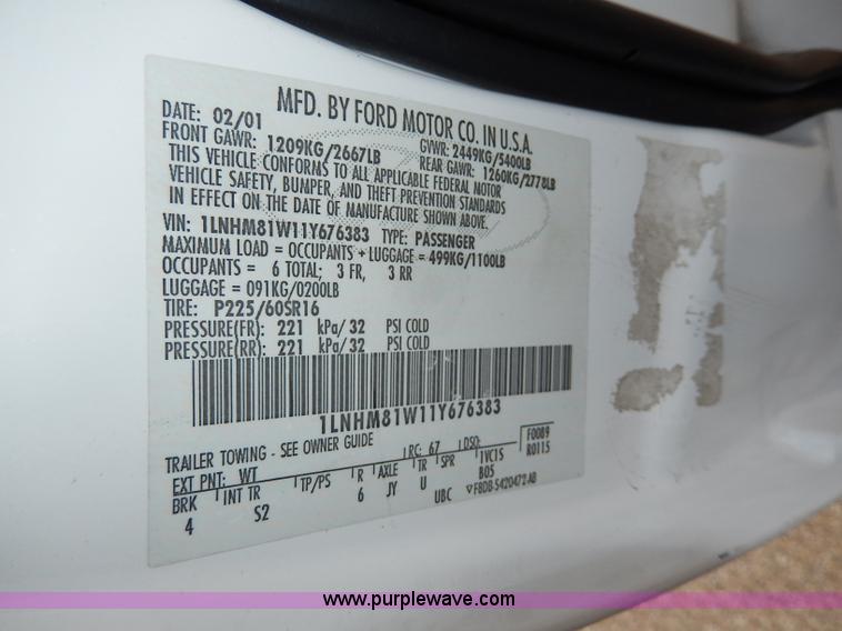 image for item H9595 2001 Lincoln Town Car Executive