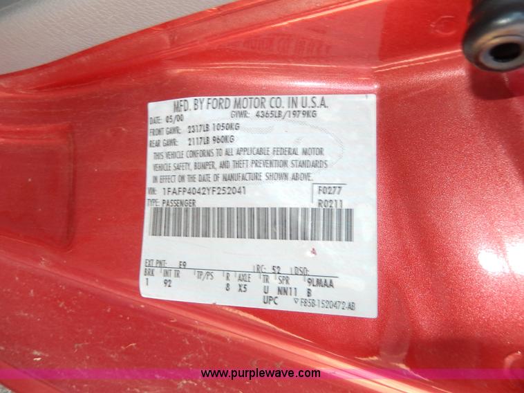 image for item H9596 2000 Ford Mustang