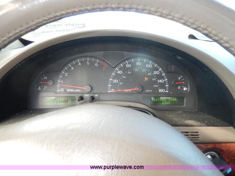 image for item H9599 2001 Lincoln LS V8