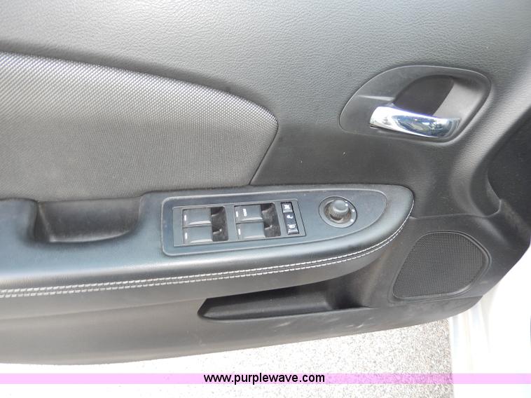 image for item H9600 2011 Dodge Avenger SXT