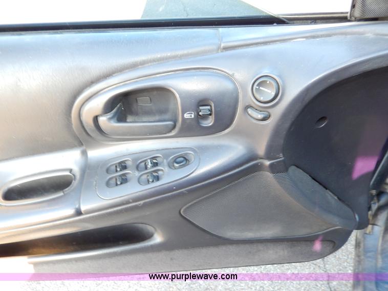 image for item H9603 2000 Dodge Intrepid ES