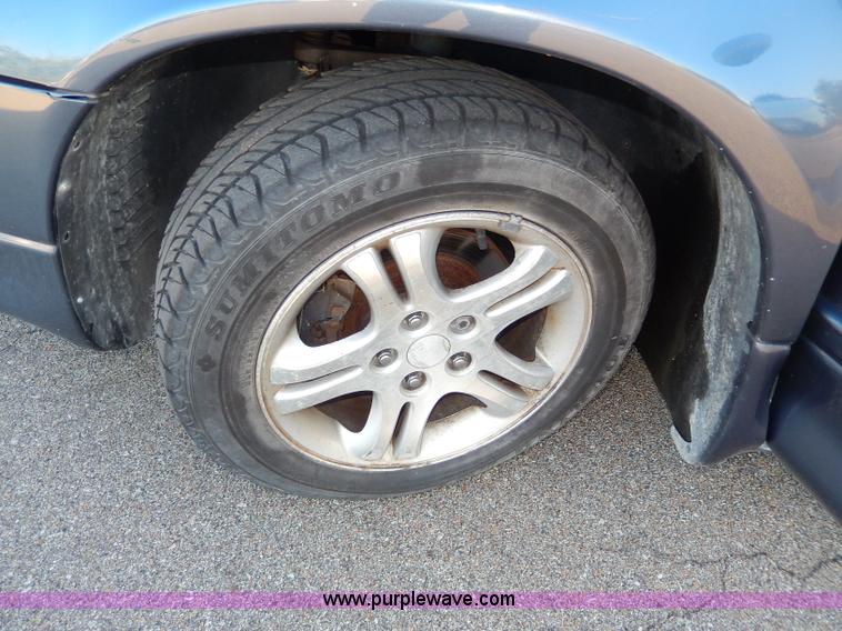 image for item H9603 2000 Dodge Intrepid ES