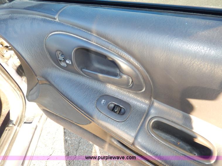image for item H9603 2000 Dodge Intrepid ES