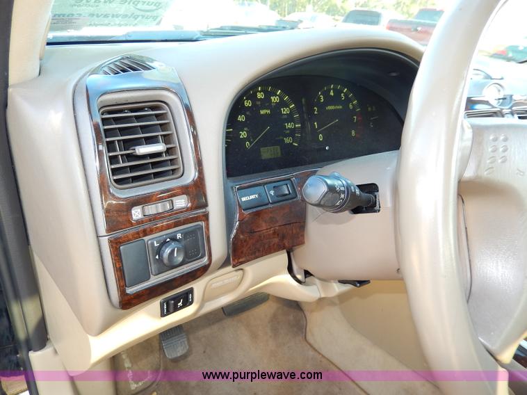 image for item H9604 2000 Infiniti I30