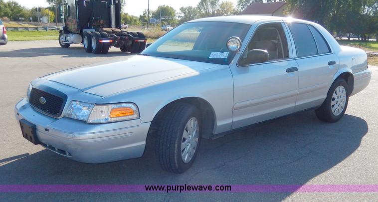 image for item H9605 2002 Ford Crown Victoria Police Interceptor