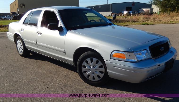 image for item H9605 2002 Ford Crown Victoria Police Interceptor