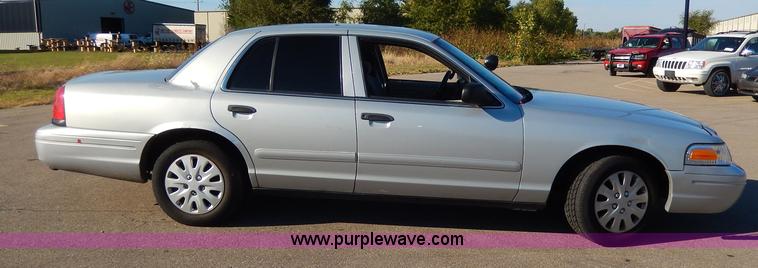 image for item H9605 2002 Ford Crown Victoria Police Interceptor