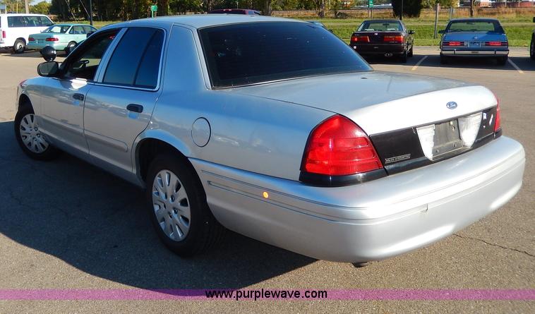 image for item H9605 2002 Ford Crown Victoria Police Interceptor