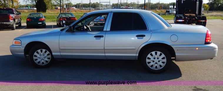 image for item H9605 2002 Ford Crown Victoria Police Interceptor