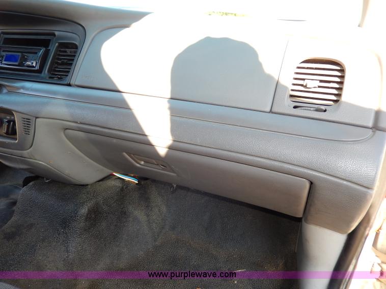 image for item H9605 2002 Ford Crown Victoria Police Interceptor