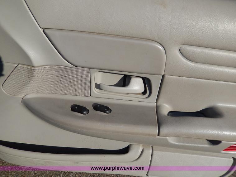 image for item H9605 2002 Ford Crown Victoria Police Interceptor