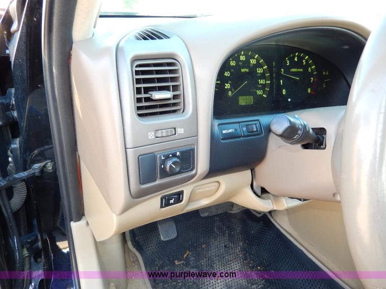 image for item H9608 2001 Infiniti I30