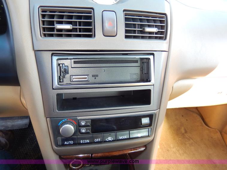 image for item H9608 2001 Infiniti I30