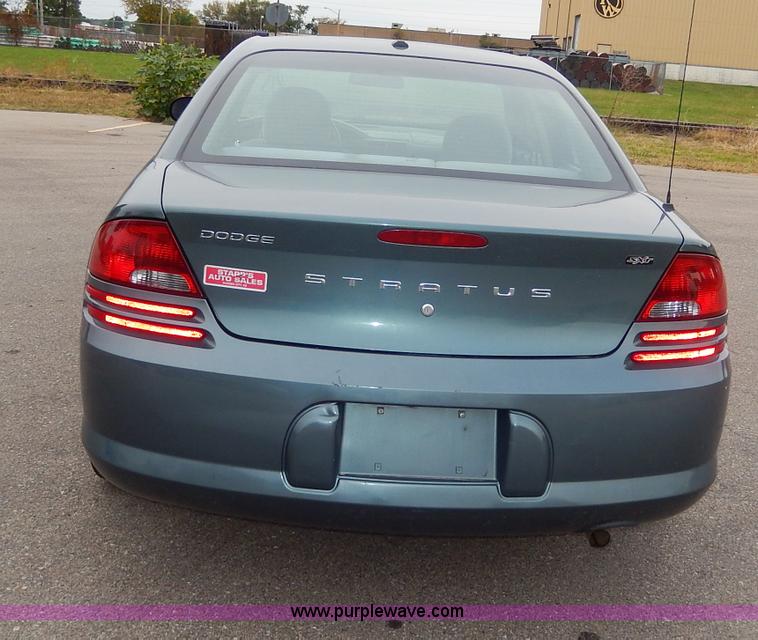 image for item H9610 2006 Dodge Stratus SXT